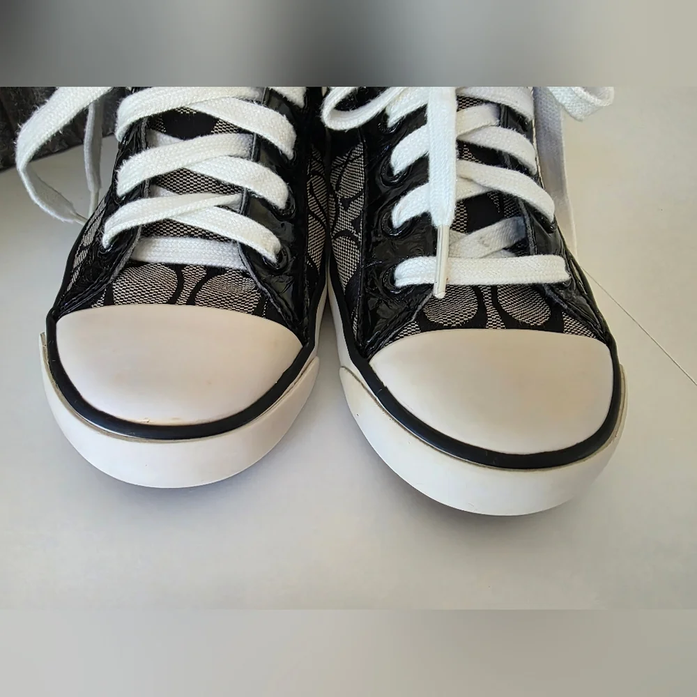 Coach Gibson Sneakers SZ 7B Signature Canvas Black White Lace Up Low Top Y2K - Picture 11 of 13
